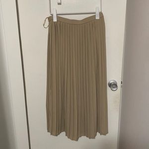 Pleated skirt